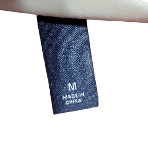 Universal Thread size medium short sleeve shirt. New without tags - Picture 4 of 8